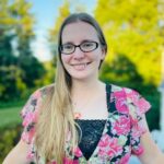 headshot photo of author Naomi Laeuchli
