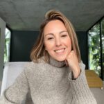 author headshot photo of Veronica Del Valle