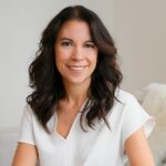 headshot photo of writer leeann mallorie